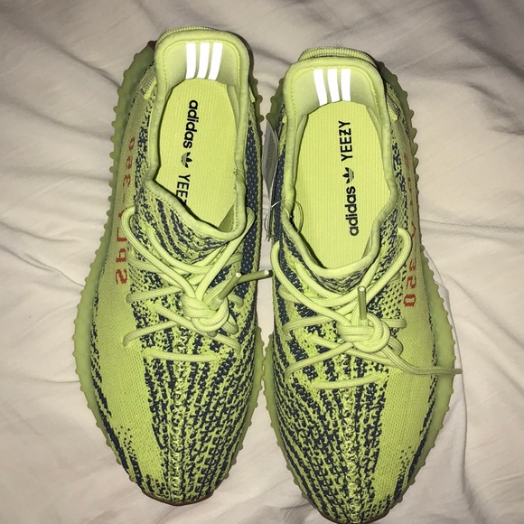 yeezy 350 v2 - Picture 3 of 4